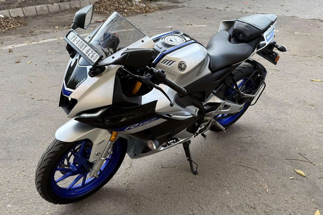 Yamaha R15 M v4